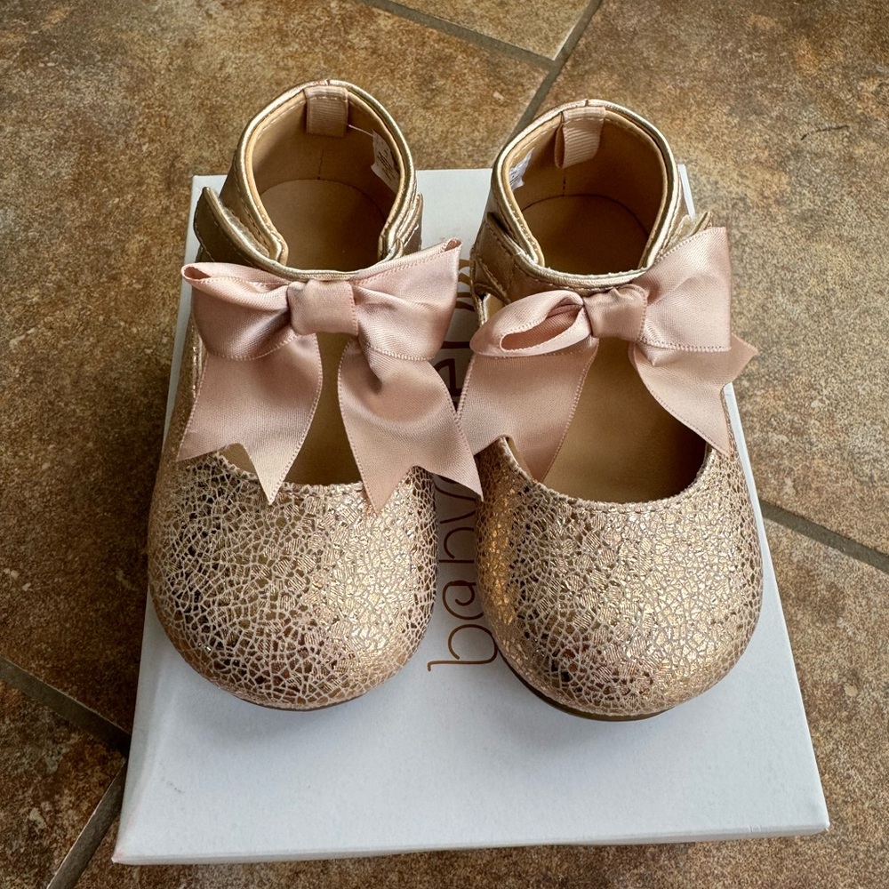 Toddler girls rose gold dress shoes size 6